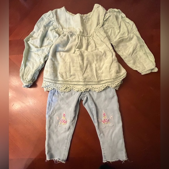 Oshkosh bundle girl’s embroidered jeans size 3T Old Navy Top - Picture 1 of 11